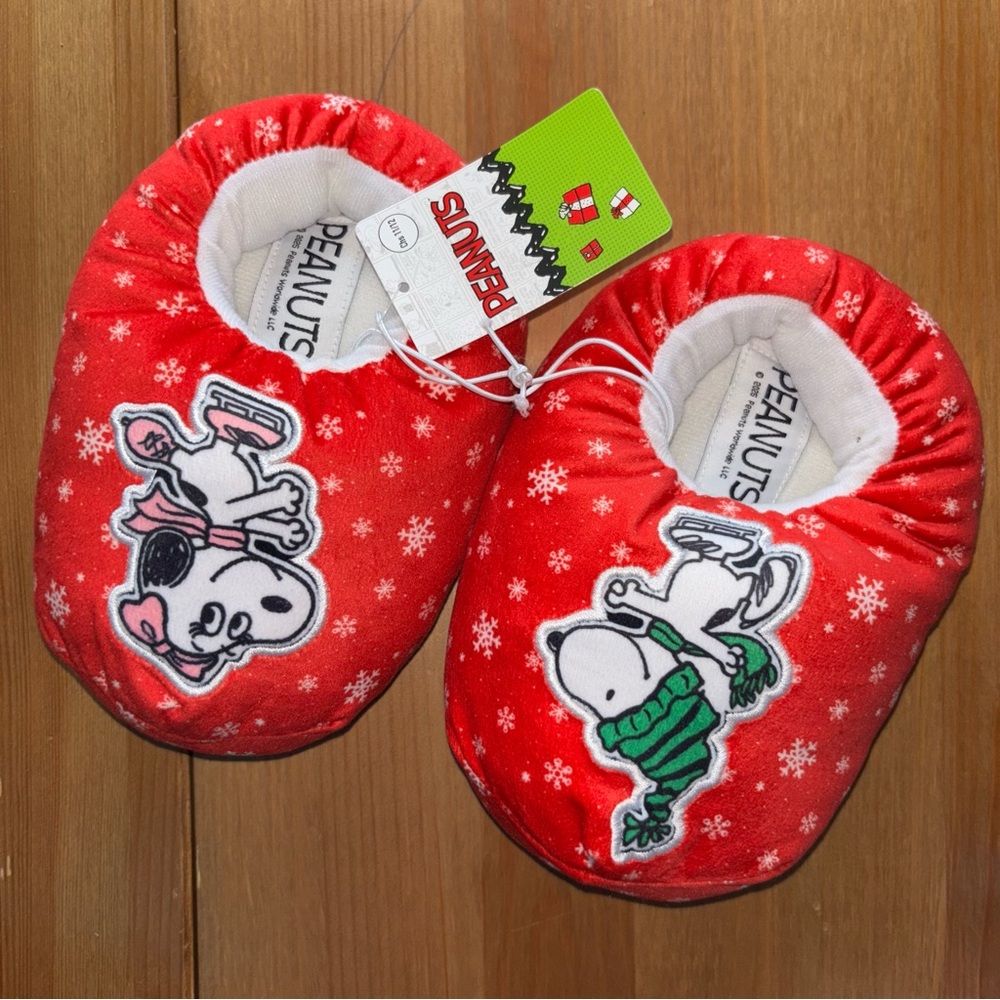 Unisex Peanuts Snoopy Ice Skating Slippers Red/White sizes Child 11/12 & 13/1